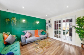 Designer House in Bristol - Hot Tub - Sleeps 10